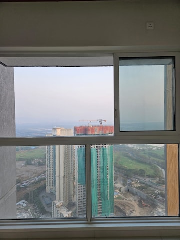 Room in 3 BHK Apartment at The Wadhwa Atmosphere, Mulund West – for Sale
