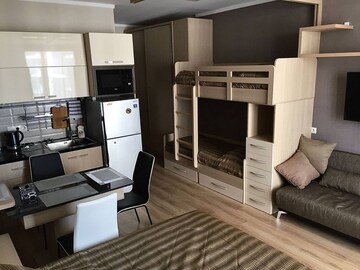 Team Area in 3 BHK Apartment at Oxford Apartments Bandra West, Bandra West – for Rent