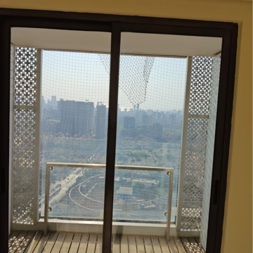 Room in 2 BHK Apartment at Lodha Dioro, Wadala Truck Terminal – for Rent