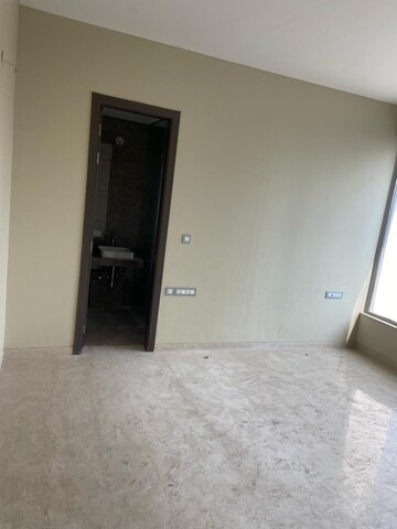 Room in 3 BHK Apartment at Oberoi Eternia, Mulund West – for Sale