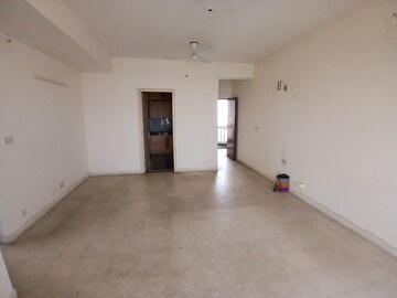 Room in 4 BHK Apartment at JMD Gardens, Sector 33 – for Rent