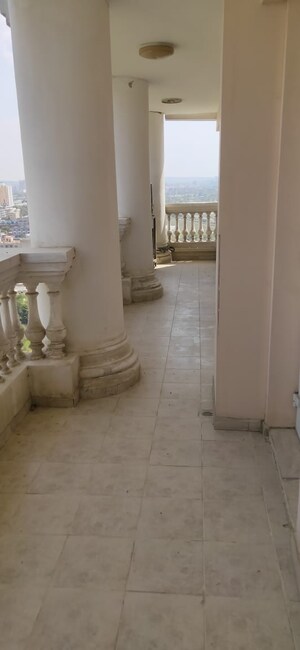 Bathroom in 3 BHK Apartment at DLF The Skycourt, Sector 86 – for Sale