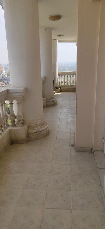 Bathroom in 3 BHK Apartment at DLF The Skycourt, Sector 86 – for Sale
