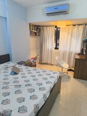 Bedroom in 2.5 BHK Apartment at RNA Heights, Andheri East – for Rent