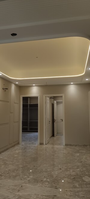 Building Lobby in 3 BHK Builder Floor at Meenakshi Garden – for Sale