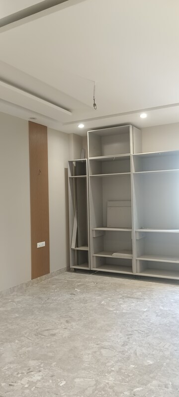 Building Lobby in 3 BHK Builder Floor at Meenakshi Garden – for Sale