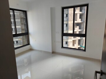 Room in 2 BHK Apartment at Sunteck Avenue 2, Goregaon West – for Rent