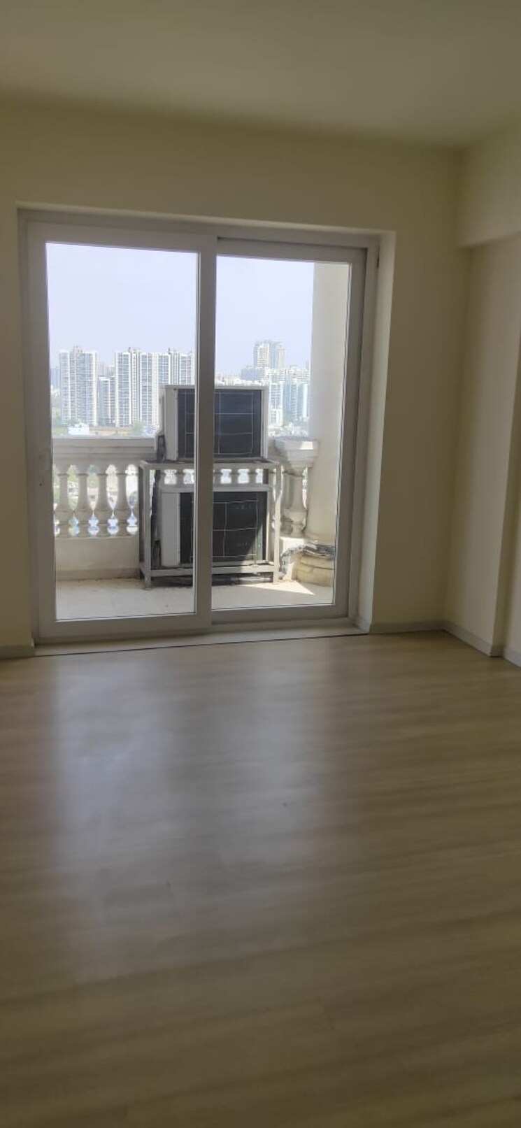 Room, greenwood-city 5 Bedroom 100 Sq.Yd. Independent House In Sector 40 Gurgaon 8770251