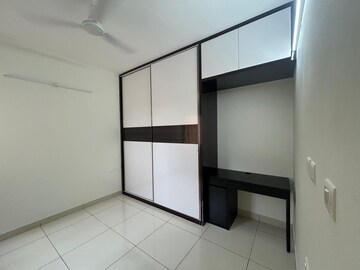 Room in 2 BHK Apartment at Prestige Finsbury Park Hyde, Bagaluru – for Rent
