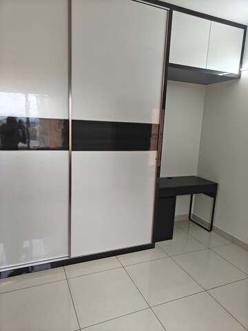 Room in 2 BHK Apartment at Prestige Finsbury Park Hyde, Bagaluru – for Rent
