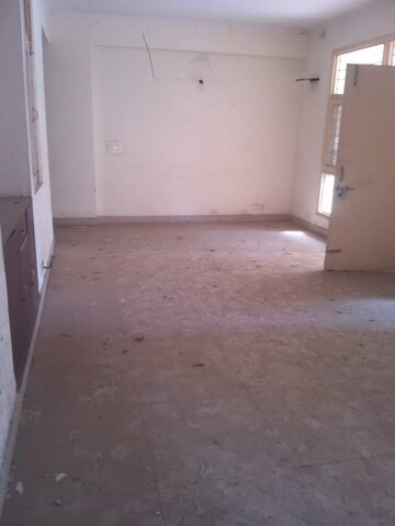 Room in 2 BHK Apartment at Gaur Grandeur, Sector 119 – for Sale