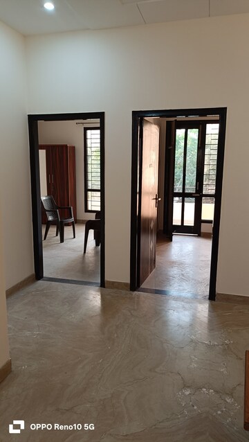 Room in 3 BHK Builder Floor at Sector 52 – for Rent