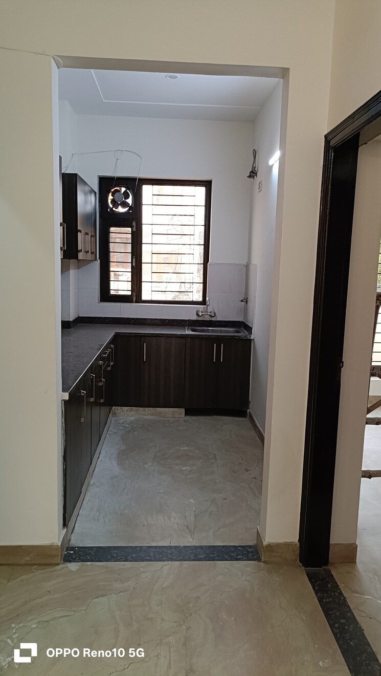 undefined, sector 52 3 Bedroom 240 Sq.Yd. Builder Floor In Sector 52 Gurgaon 8770471