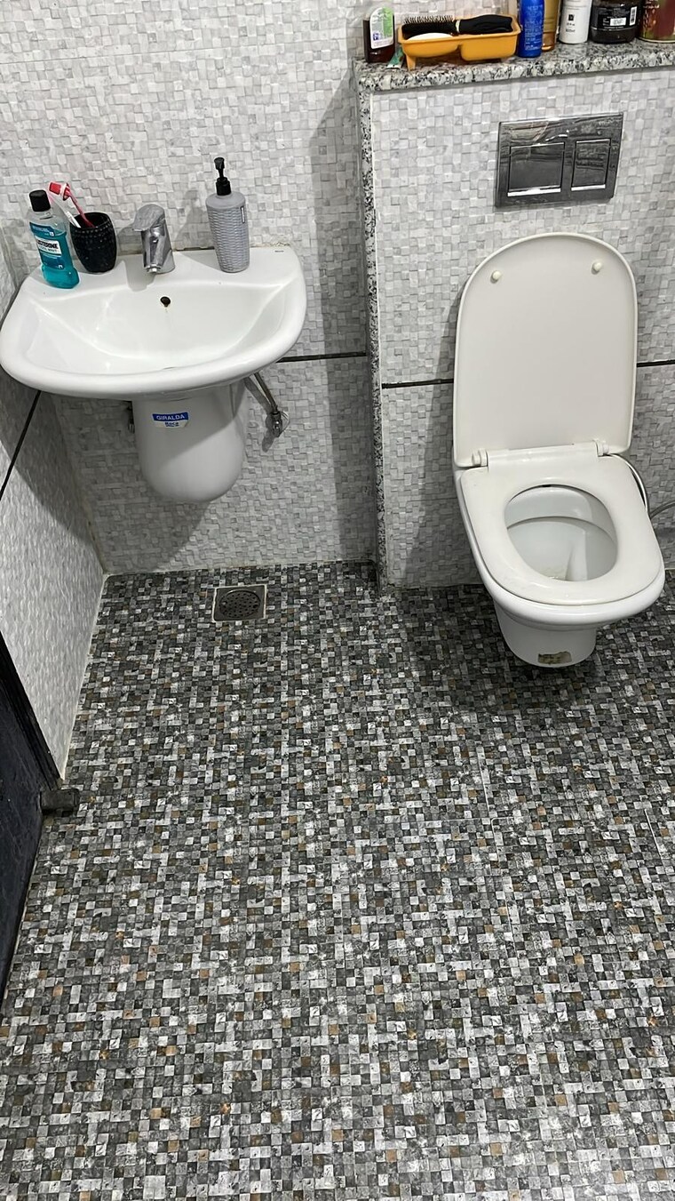 Bathroom, golden-sand-apartments 3 Bedroom 1950 Sq.Ft. Apartment In Dhakoli Zirakpur 8770347