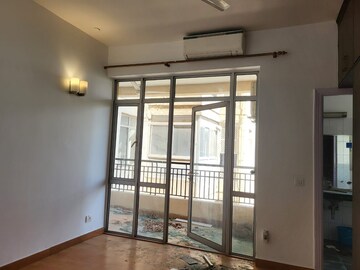 Room in 4 BHK Apartment at DLF Belvedere Towers, Sector 24 – for Rent