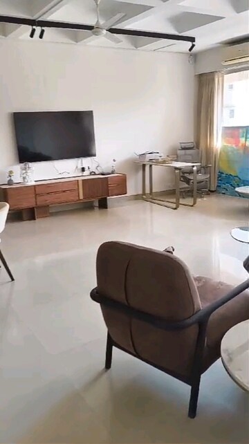 Living Room in 3 BHK Apartment at Tardeo – for Rent
