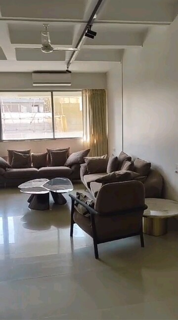 Living Room in 3 BHK Apartment at Tardeo – for Rent