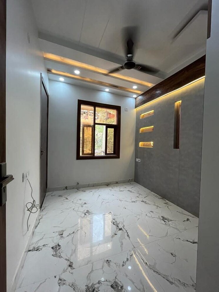 Room, sa-homes-i 3.5 Bedroom 915 Sq.Ft. Builder Floor In Uttam Nagar Delhi 8770350