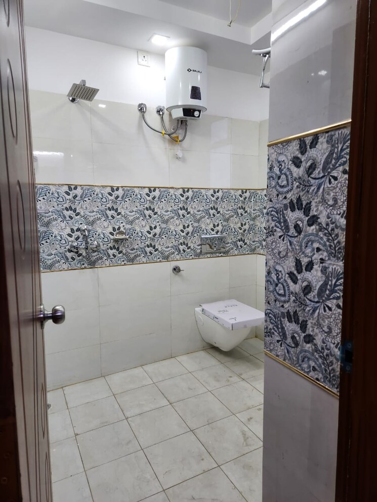 Bathroom, sahastradhara road 3 Bedroom 1500 Sq.Ft. Builder Floor In Sahastradhara Road Dehradun 8770372