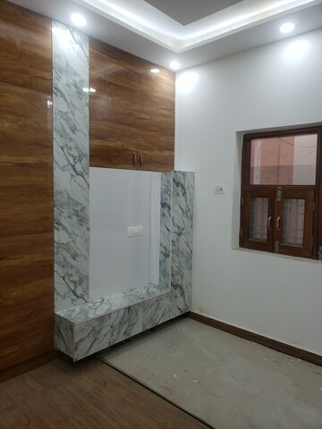 Room in 4 BHK Builder Floor at Janakpuri – for Sale