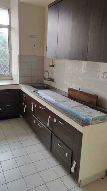 Kitchen in 4 BHK Apartment at DLF Oakwood Estate, Dlf Phase ii – for Rent