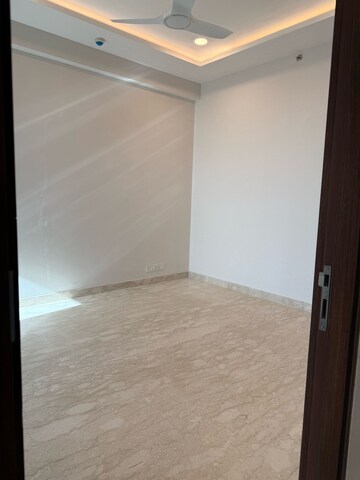Room in 3 BHK Apartment at Parsvnath Exotica, Sector 53 – for Rent