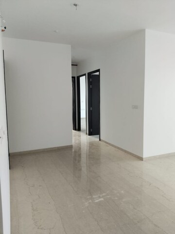 Room in 3 BHK Apartment at Oberoi Enigma, Mulund West – for Sale