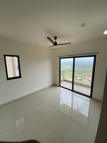 Room in 2 BHK Apartment at Shapoorji Pallonji Vanaha Golfland, Bavdhan – for Rent