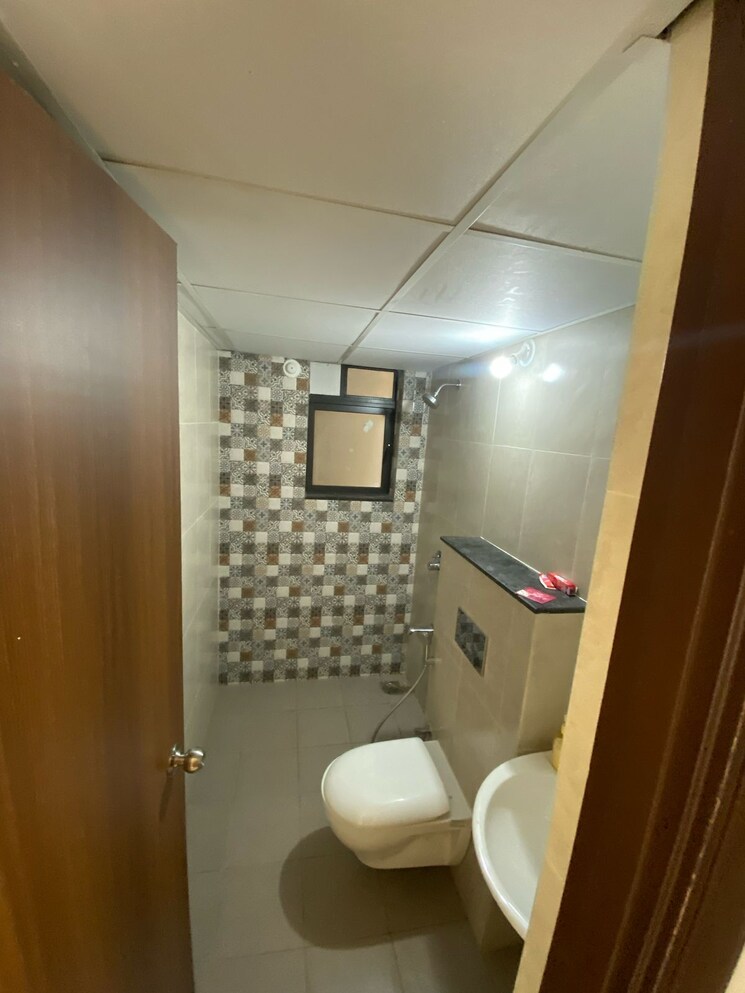 Bathroom, shapoorji-pallonji-vanaha-golfland 2 Bedroom 1050 Sq.Ft. Apartment In Bavdhan Pune 8770408