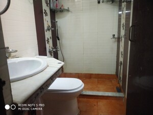 Bathroom in 2.5 BHK Builder Floor at Unitech Singleton Floors South City, Sector 50 – for Sale