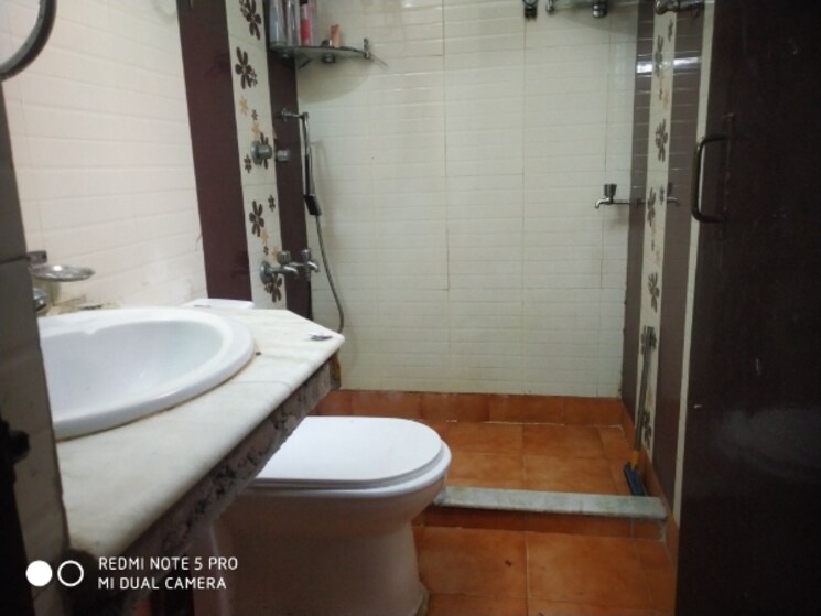 Bathroom, unitech-singleton-floors-south-city 2.5 Bedroom 240 Sq.Yd. Builder Floor In Sector 50 Gurgaon 8770575
