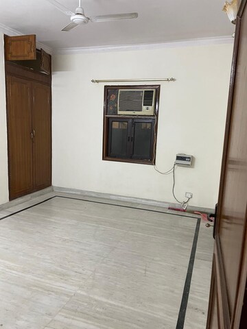 Room in 2 BHK Builder Floor at Green Park – for Rent