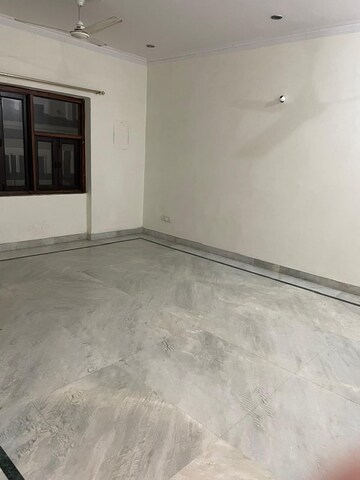 Room in 2 BHK Builder Floor at Green Park – for Rent