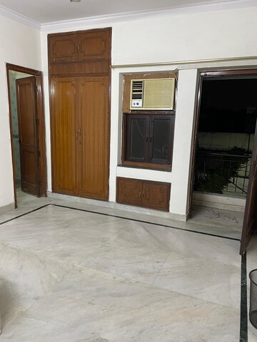 Room in 2 BHK Builder Floor at Green Park – for Rent