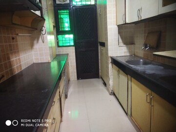 Kitchen in 2.5 BHK Builder Floor at Unitech Singleton Floors South City, Sector 50 – for Sale