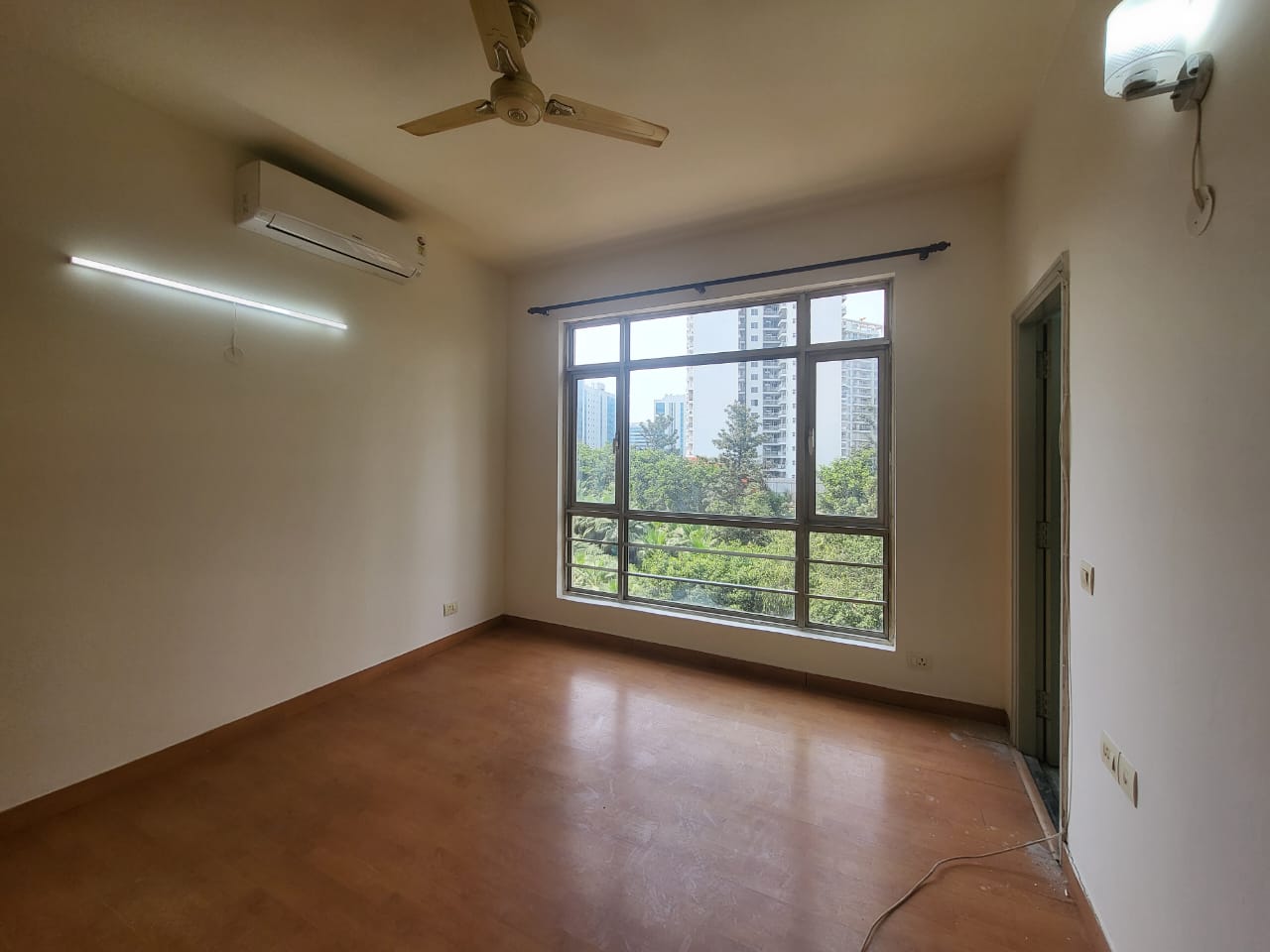 3 BHK + Servant Room 2000 Sq.Ft. Apartment in Emaar The Palm Drive-The Premier Terraces