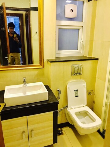 Bathroom in 3 BHK Apartment at Central Park Resorts, Sector 48 – for Rent