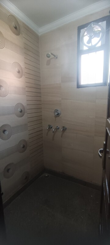 Bathroom in 3.5 BHK Builder Floor at Fateh Nagar – for Rent