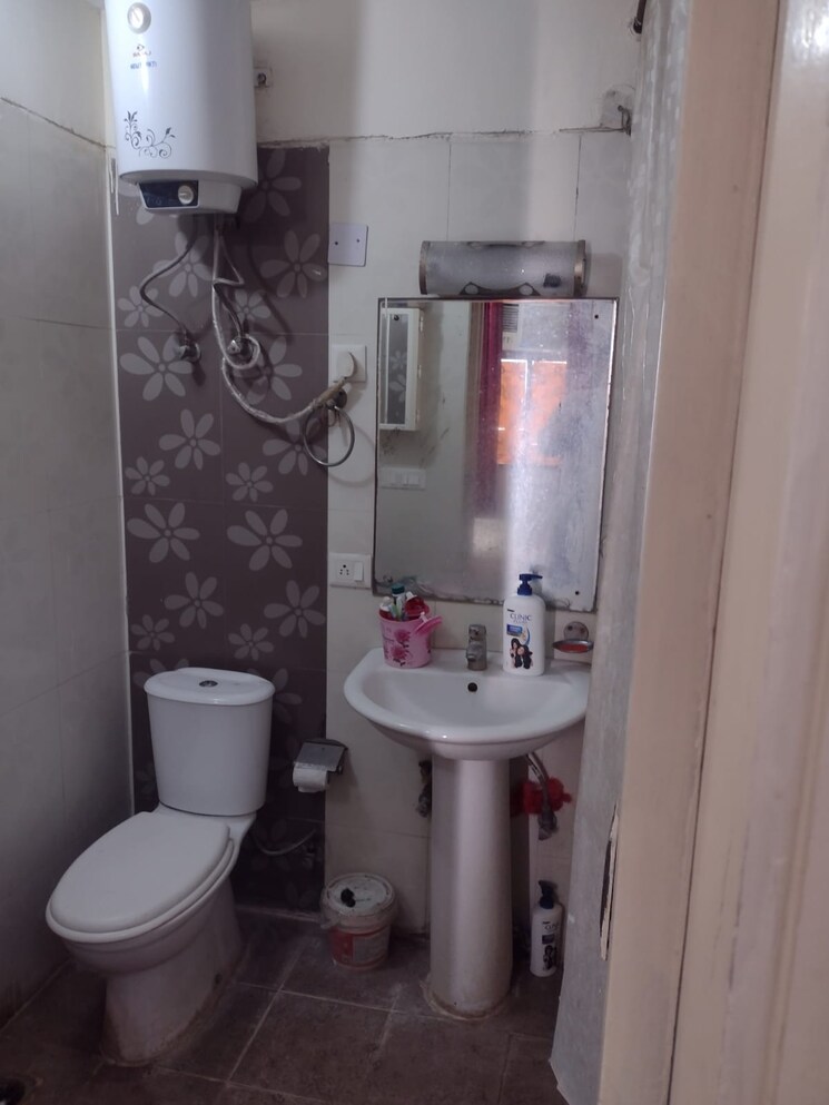 Bathroom, bindal-enclave 2 Bedroom 652 Sq.Ft. Apartment In Phi Iv Greater Noida Greater Noida 8770611