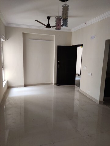 2 BHK Apartment For Rent in Supertech Ecociti, Sector 137