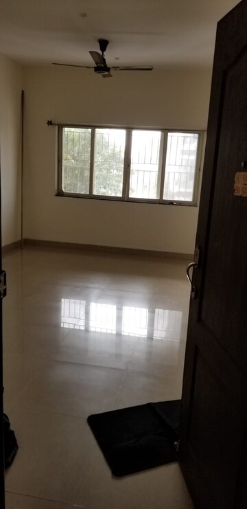 Room in 2 BHK Apartment at Kumar Primavera, Wadgaon Sheri – for Sale