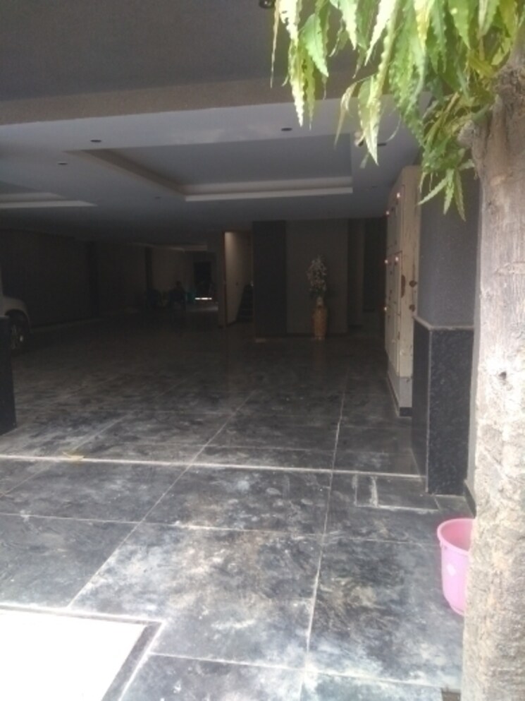  Parking, friends colony 4 Bedroom 333 Sq.Yd. Builder Floor In Friends Colony Delhi 8770691