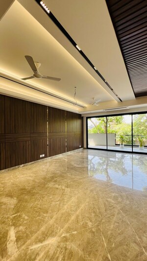 Room in 4 BHK Builder Floor at Kohli One Malibu Town, Sector 47 – for Sale