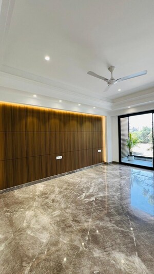 Room in 4 BHK Builder Floor at Kohli One Malibu Town, Sector 47 – for Sale