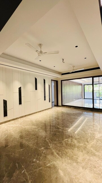 Room in 4 BHK Builder Floor at Kohli One Malibu Town, Sector 47 – for Sale