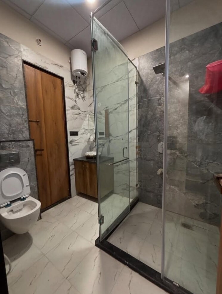 Bathroom, sector 32 3 Bedroom 3510 Sq.Ft. Builder Floor In Sector 32 Faridabad 8770712