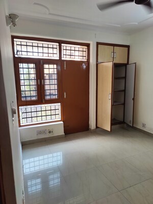 Room in 3 BHK Apartment at Arun Vihar Sector 37, Sector 37 – for Sale