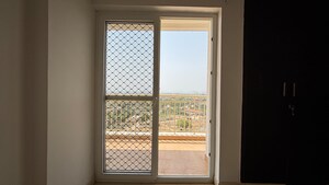 Room in 3 BHK Apartment at Paramount Emotions, Sector 1 Greater Noida – for Sale