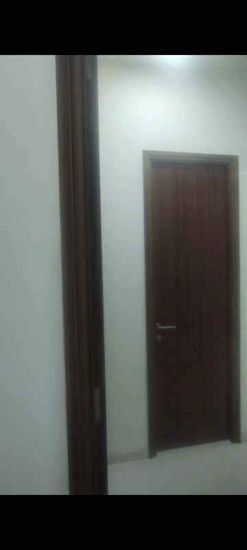 Furnished Amenities in 3 BHK Apartment at Kalpataru Vienta, Kandivali East – for Sale