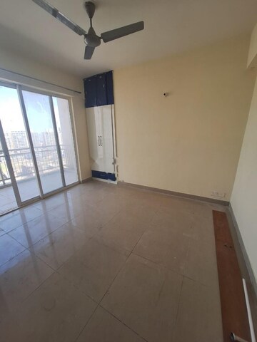 Room in 3 BHK Apartment at ILD Grand, Sector 37c – for Rent